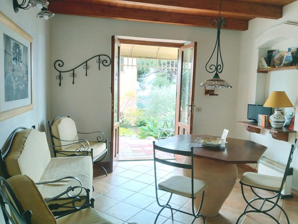 Villa Paladino Solunto Санта Флавия Екстериор снимка