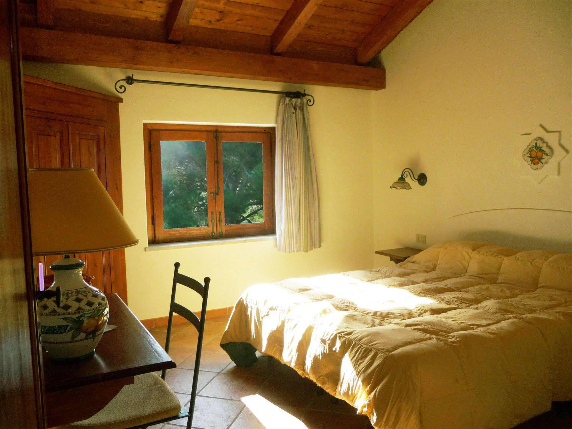 Villa Paladino Solunto Санта Флавия Екстериор снимка